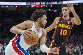 Cade Cunningham, l'homme du match, déborde Zaccharie Risacher. KEYSTONE/AP/Erik Rank